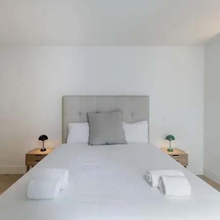 Chiado Prime With Terrace By Homing * Lisbon