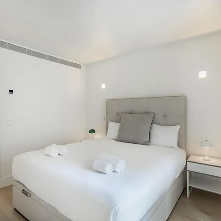 Chiado Prime With Terrace By Homing Apartment