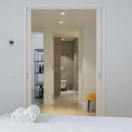 Chiado Prime With Terrace By Homing Apartment *